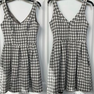 Paper Crown Gray Houndstooth Dress Size S